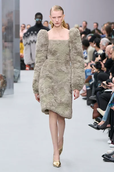 Look 12